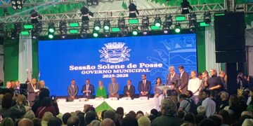 Prefeita Cristina Wiazowski assume Mongaguá em grande festa popular