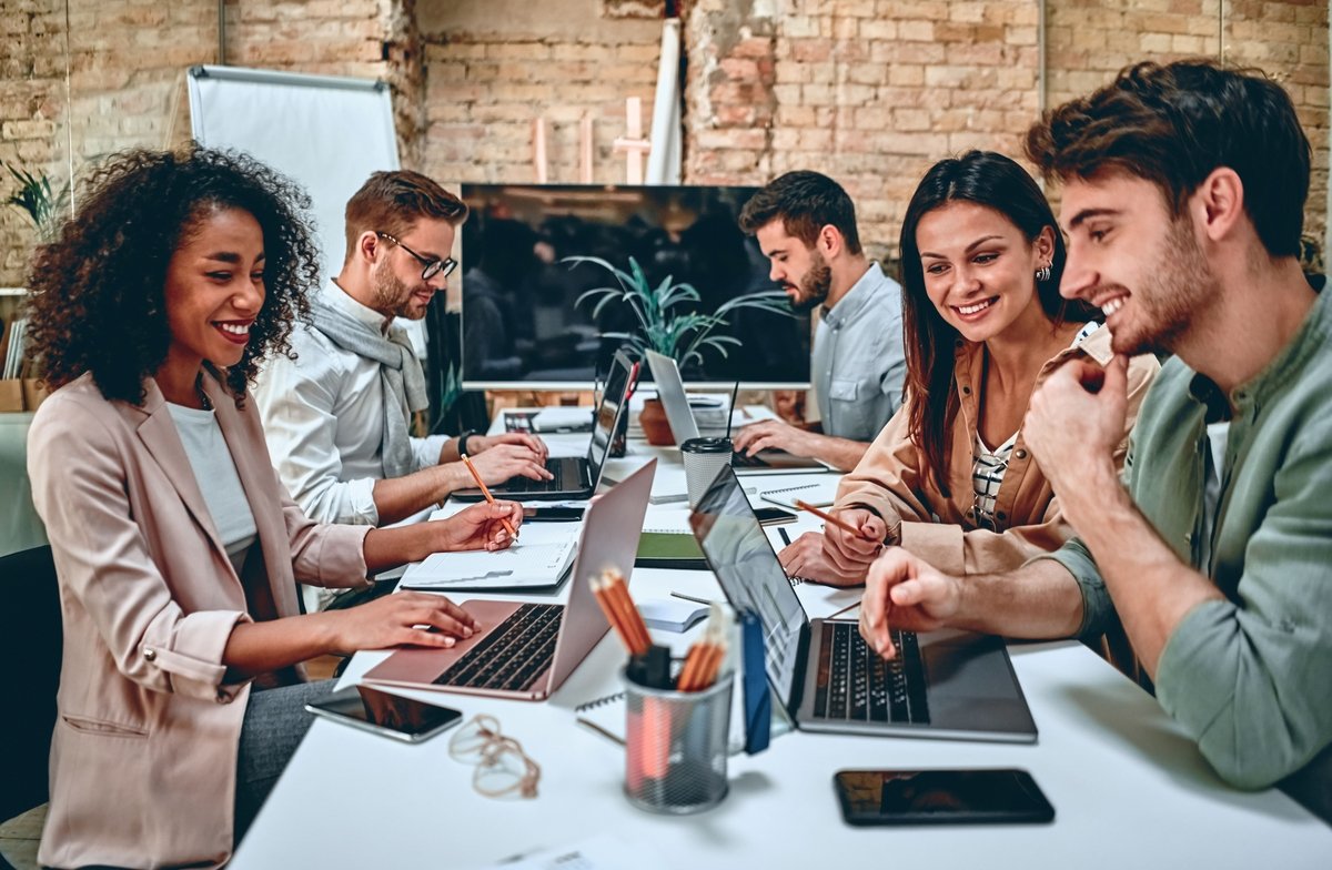 Smart workspaces otimizam tarefas e colaboração corporativa