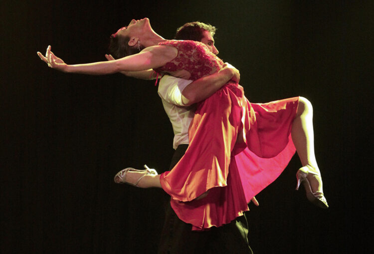 Espetáculo que conta a história do tango estreia no Brasil