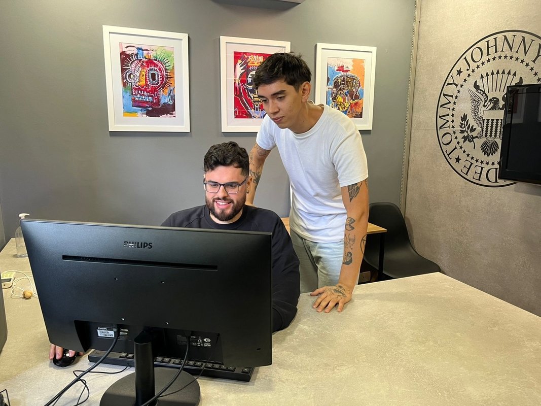 Jovens vêm desenvolvendo CRM integrado para rastrear leads