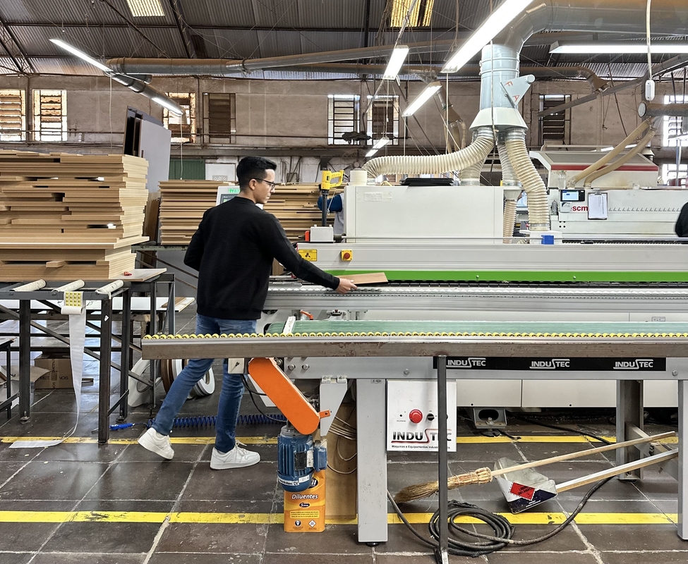 Jimmy Móveis reforça operação com produção terceirizada