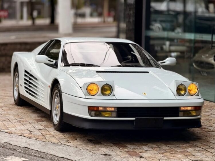 Ferrari Testarossa 1988 vai a leilão no Brasil