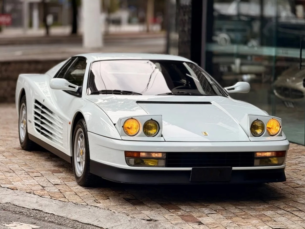 Ferrari Testarossa 1988 vai a leilão no Brasil