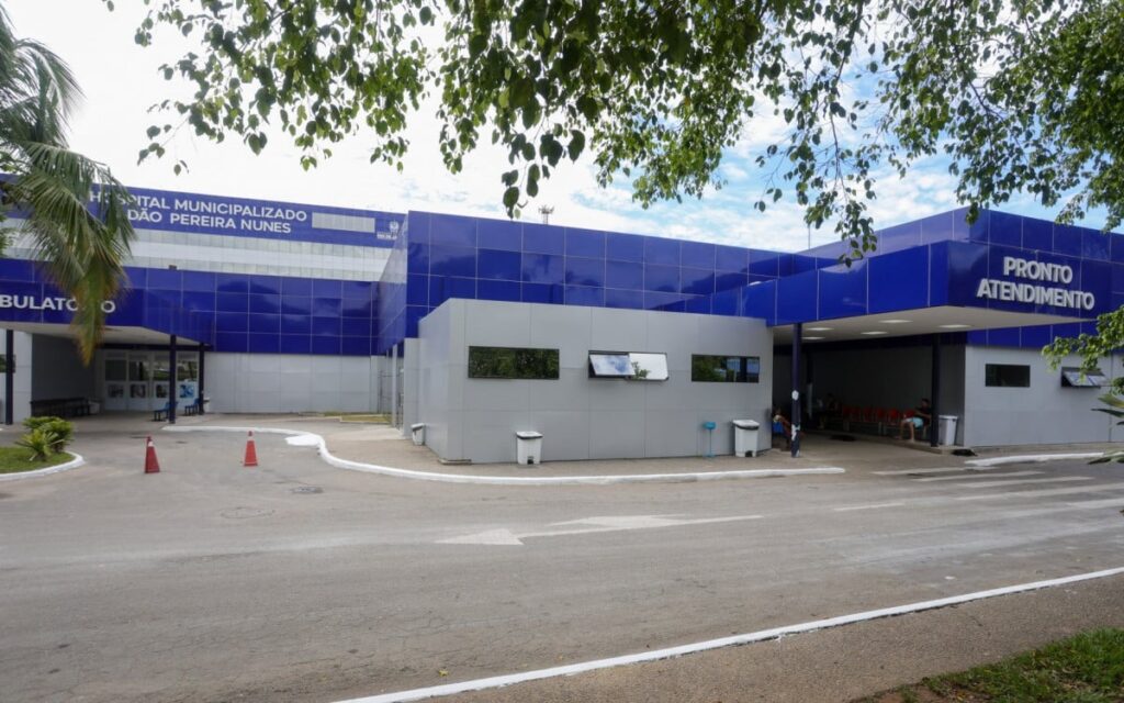 Bebê de 1 ano e 7 meses baleada na cabeça recebe alta