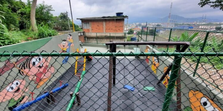 Antiga área de ocupações irregulares vira ponto de lazer em morro santista