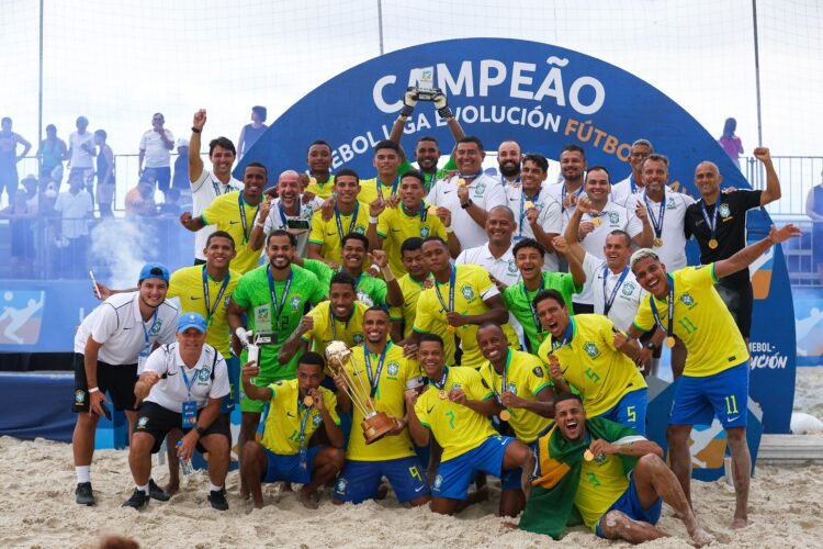 Brasil vence Paraguai na Praia da Enseada e conquista o pentacampeonato da Liga Evolução de Beach Soccer