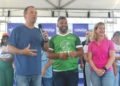 Prefeitura anuncia desafetação de área de campo e nova sede para associação durante ação no Balneário Tonhão