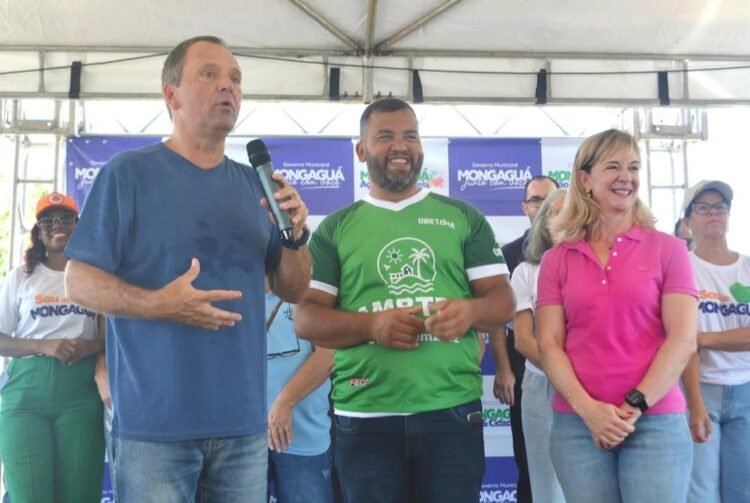 Prefeitura anuncia desafetação de área de campo e nova sede para associação durante ação no Balneário Tonhão