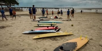 Escola de Surf do Píer promove treinamento de primeiros socorros para surfistas e comunidade em Mongaguá