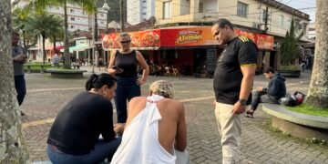 Ação integrada realiza atendimento a pessoas em situação de rua em Mongaguá