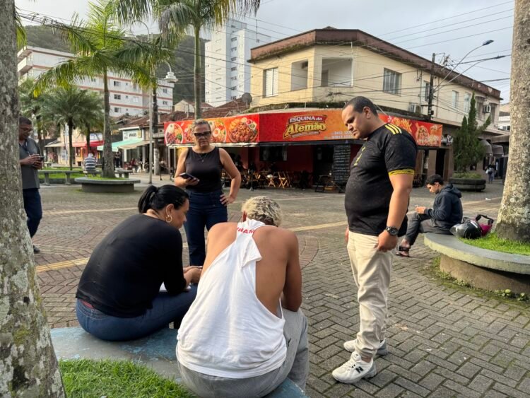 Ação integrada realiza atendimento a pessoas em situação de rua em Mongaguá