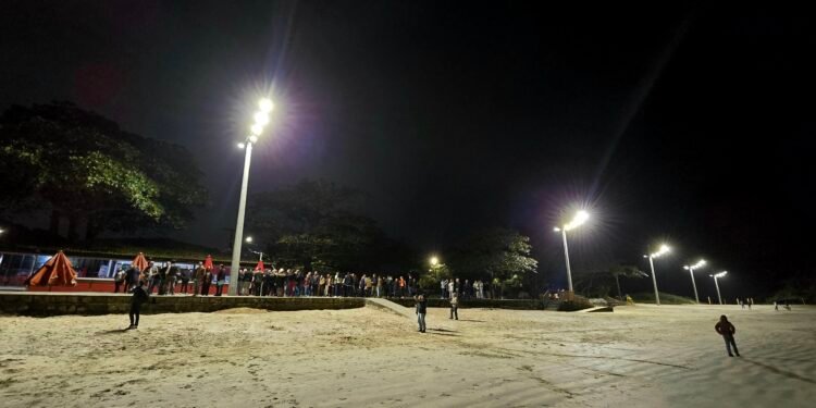 Guarujá instala nova iluminação em LED na orla da Praia do Guaiúba