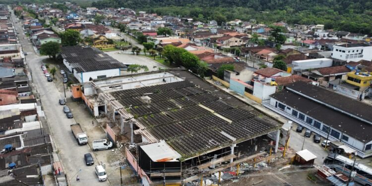 Mongaguá prepara espaço multiuso de 3.220 m² no Vera Cruz após demolição de antigo mercado